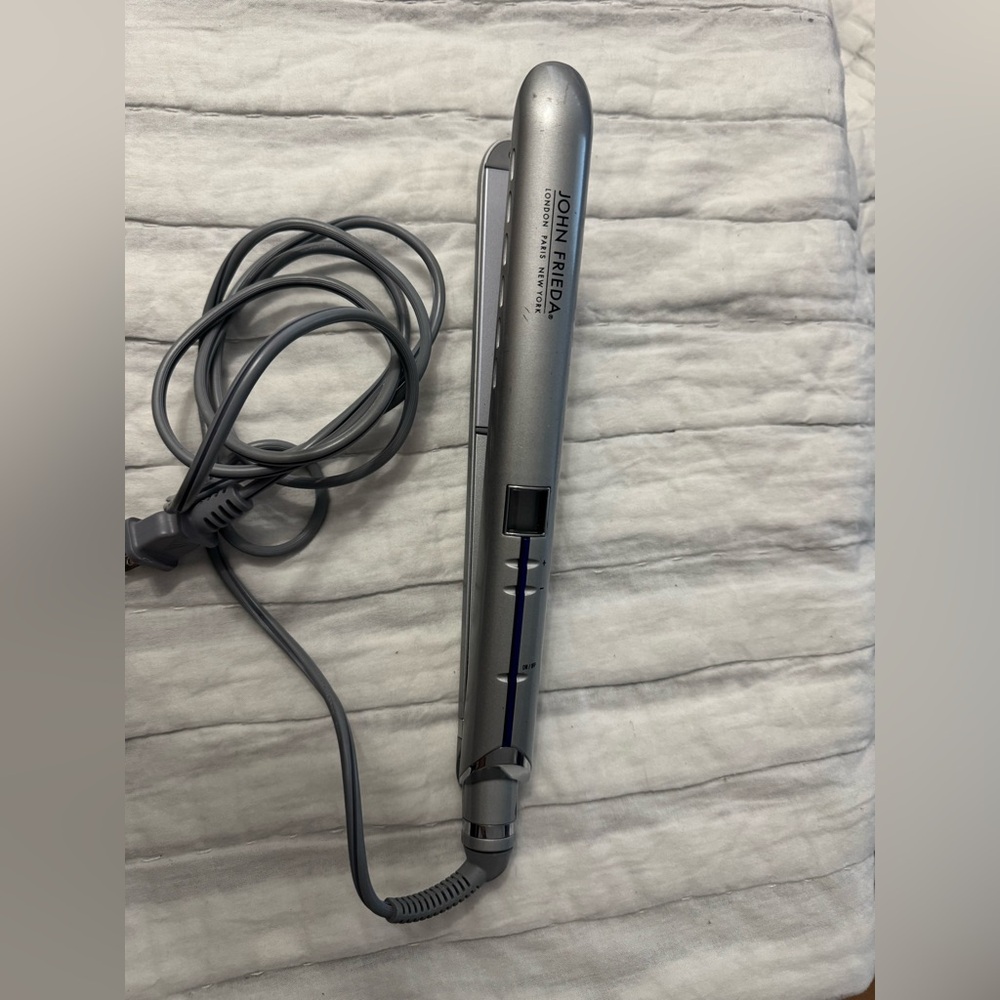 John Frieda Ceramic Titanium 1” Flat Iron